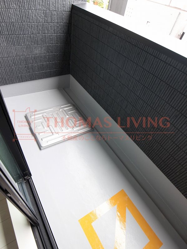 バルコニー　日当たり良好のベランダで洗濯も捗ります。