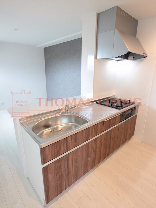 キッチン　広々としたシステムキッチンです。