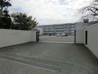 中学校　古賀市立古賀中学校（中学校）まで1628m