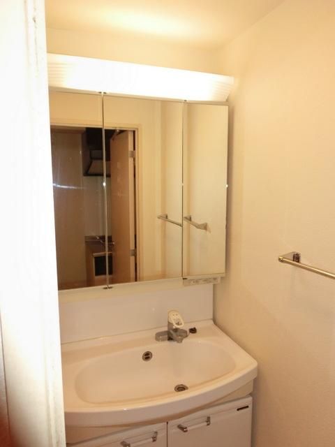 洗面設備　★便利な独立洗面台付きです★