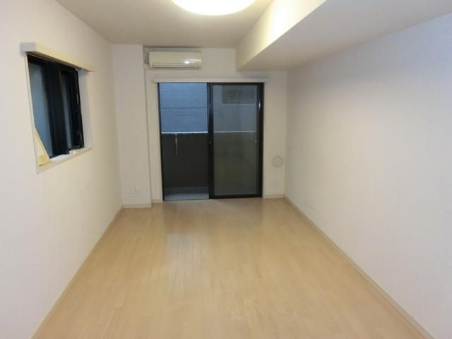 居室・リビング　★7.7帖の広い洋室です★