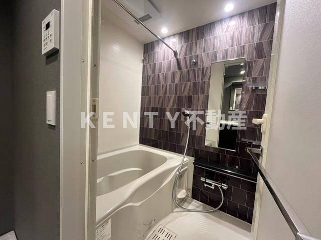 バス・シャワールーム　コンパクトで使いやすいお風呂です