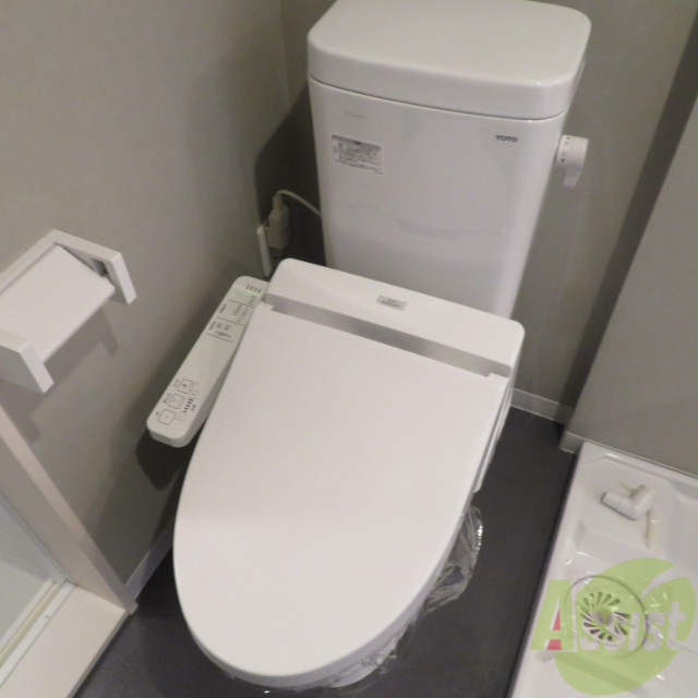トイレ　人気のウォシュレットつきのトイレです。快適ですよ。