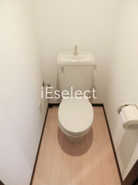 トイレ　シンプルで清潔感のあるトイレ