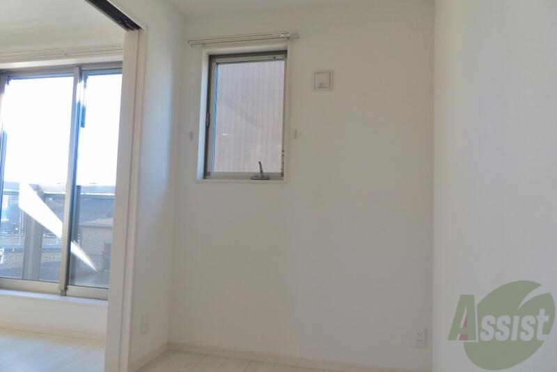 その他部屋・スペース　小窓も付いているので、開ければ風通しも良さそうです。