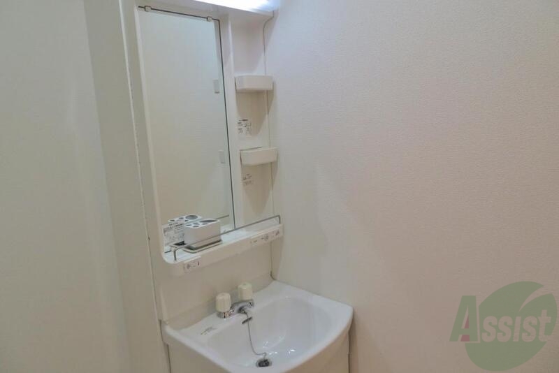 洗面設備　洗面台はお風呂の中ではなくて独立して付いてます。