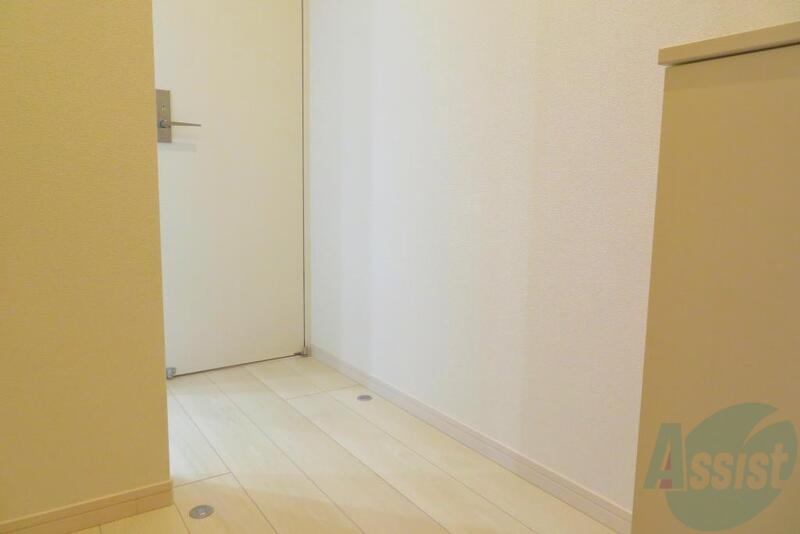 玄関　玄関入ってすぐ左側が洗面・お風呂になってます。