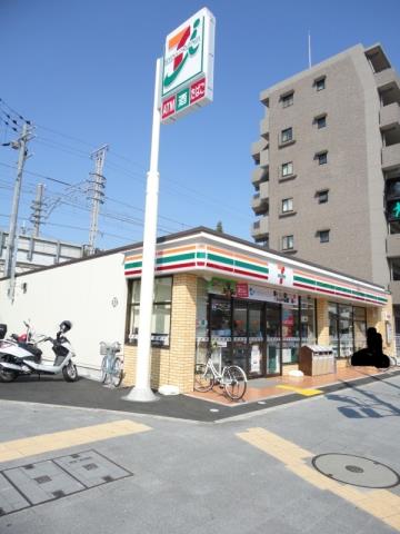 コンビニ　セブンイレブン（コンビニ）まで447m