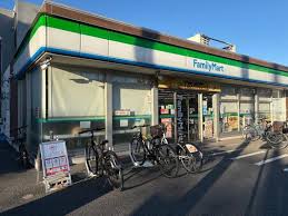 コンビニ　ファミリーマート南千住五丁目店（コンビニ）まで251m