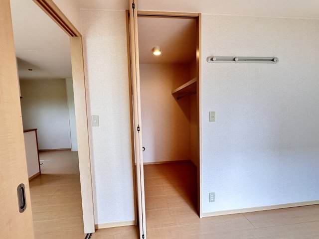 収納　ウォークインクローゼット（洋室）