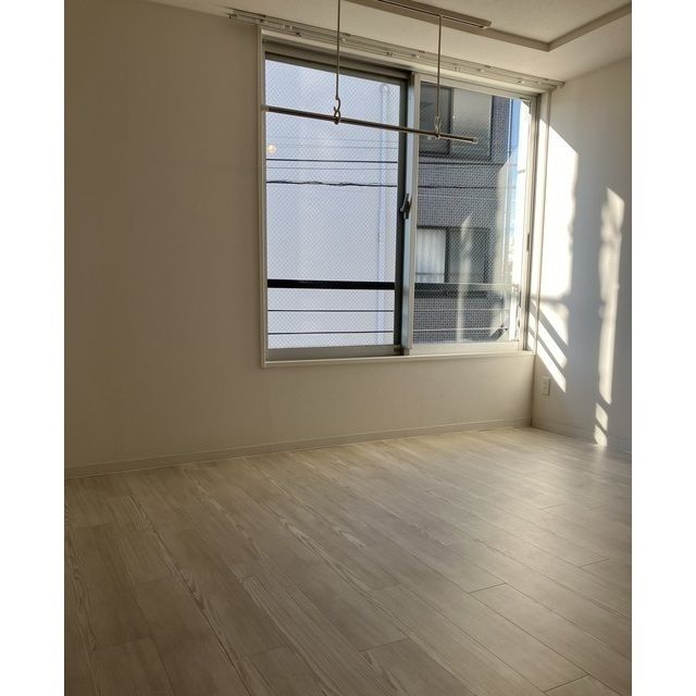 居室・リビング　☆明るい居間☆