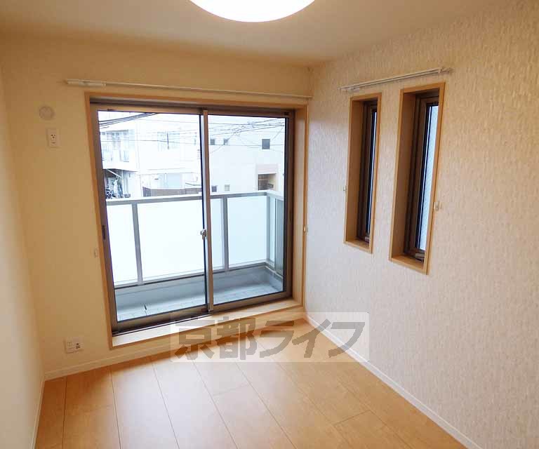 居室・リビング　明るいウッドカラーです