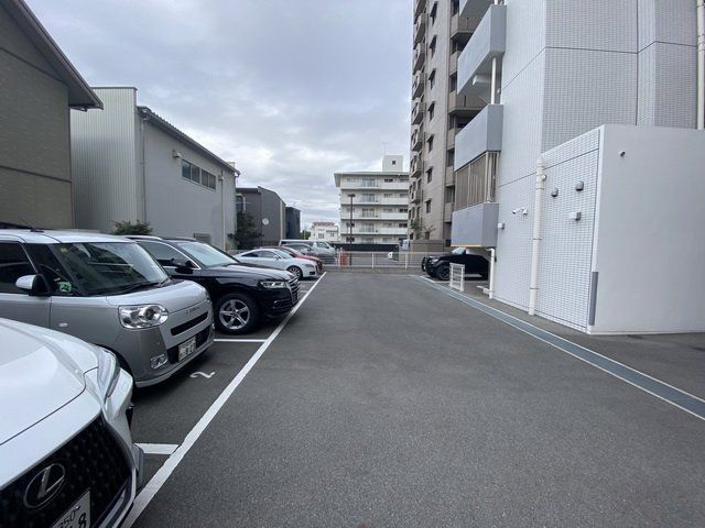 駐車場　駐車場