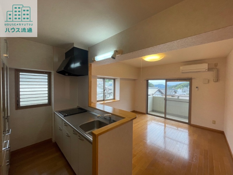 居室・リビング　※同建物２ＬＤＫの写真です