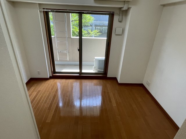 居室・リビング　こちらの居間で趣味の時間をお楽しみください