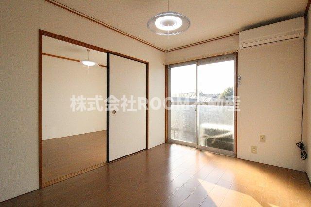 居室・リビング　こちらの居間で趣味の時間をお楽しみください