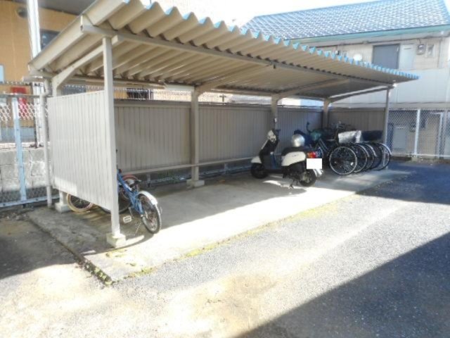 その他　駐輪場（屋根付き）