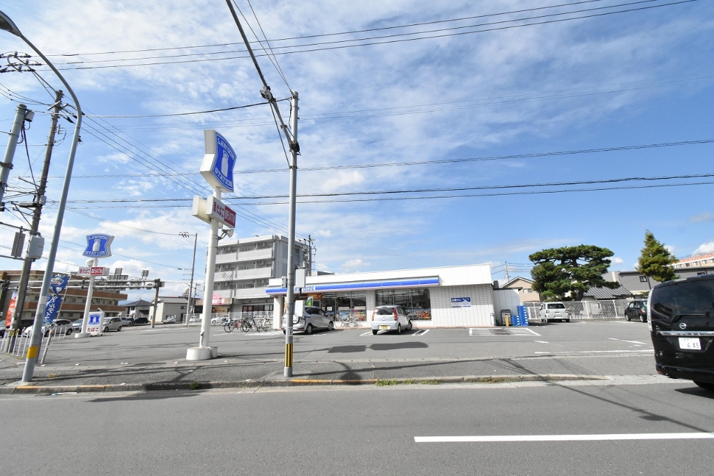 コンビニ　ローソン 徳島中島田町店（コンビニ）まで611m
