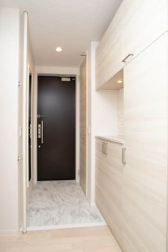 玄関　収納内の段差をかえることができるシューズボックス。ブーツな…