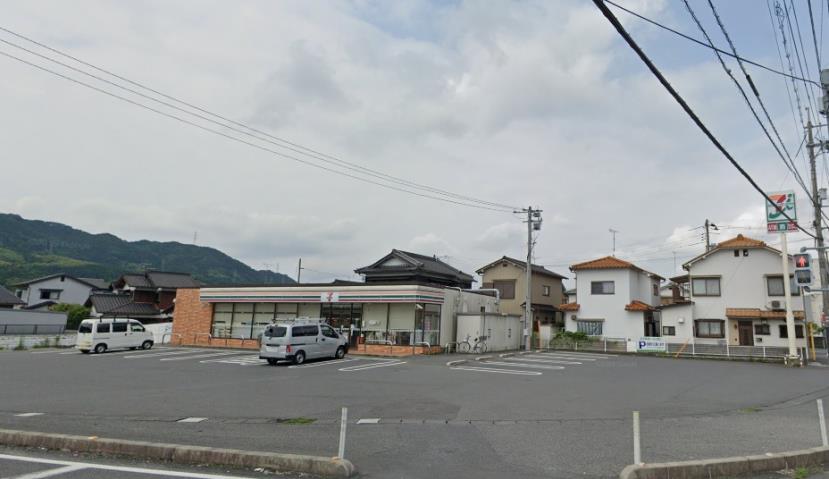 コンビニ　セブンイレブン（コンビニ）まで935m