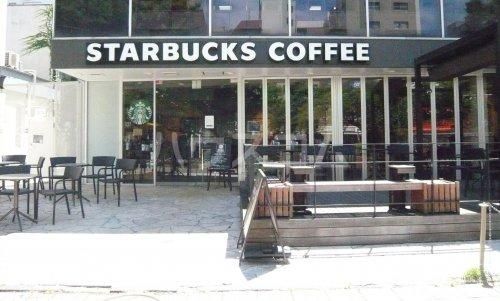 飲食店　スターバックス国立（飲食店）まで741m