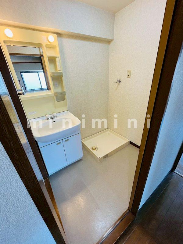 洗面設備　※写真は別号室のものですので現状優先とさせていただきます