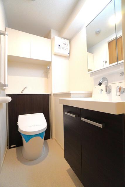 トイレ　※写真は同タイプ住戸です。