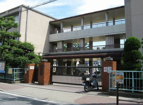 小学校　東中本小学校（小学校）まで618m