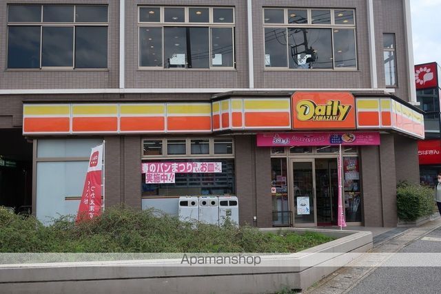 コンビニ　デイリーヤマザキ（コンビニ）まで812m