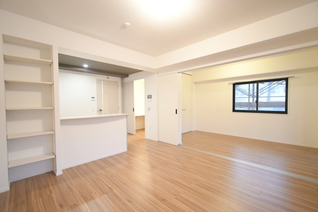 居室・リビング　※同タイプ別部屋の内装写真です。