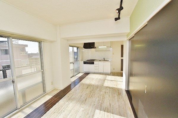 居室・リビング　★LDK12帖★(クロス現状優先)