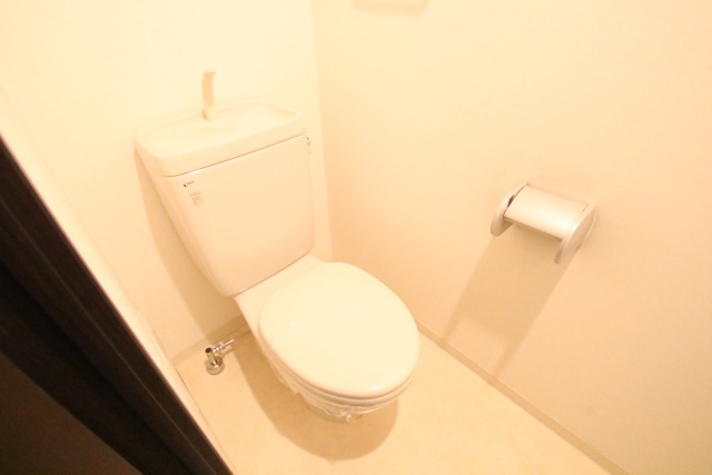 トイレ　※別室の参考写真の為、現況優先です。