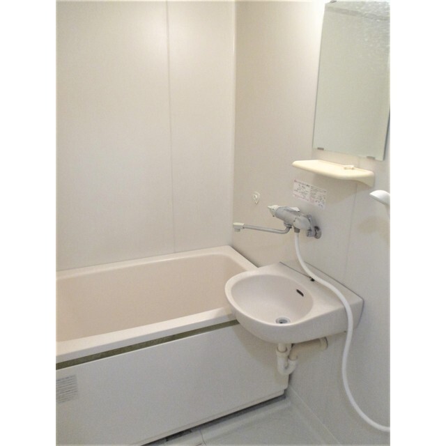 バス・シャワールーム　（２００６）