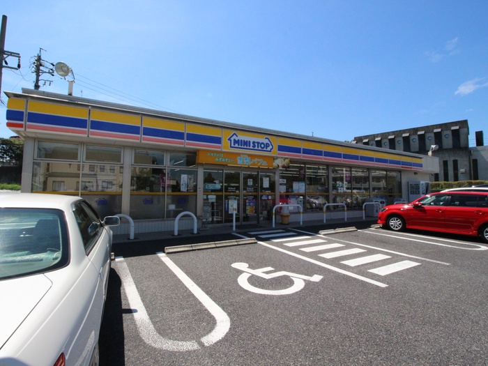 コンビニ　ミニストップ日進折戸町店（コンビニ）まで550m