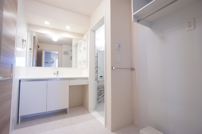 洗面設備　大型洗面台