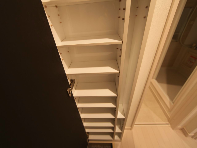 玄関　玄関　シューズボックス付（収納充実してます）