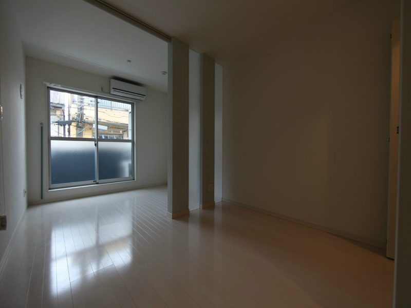 バルコニー　ＤＫ6.8帖　ウォークインクローゼット（収納充実してます）