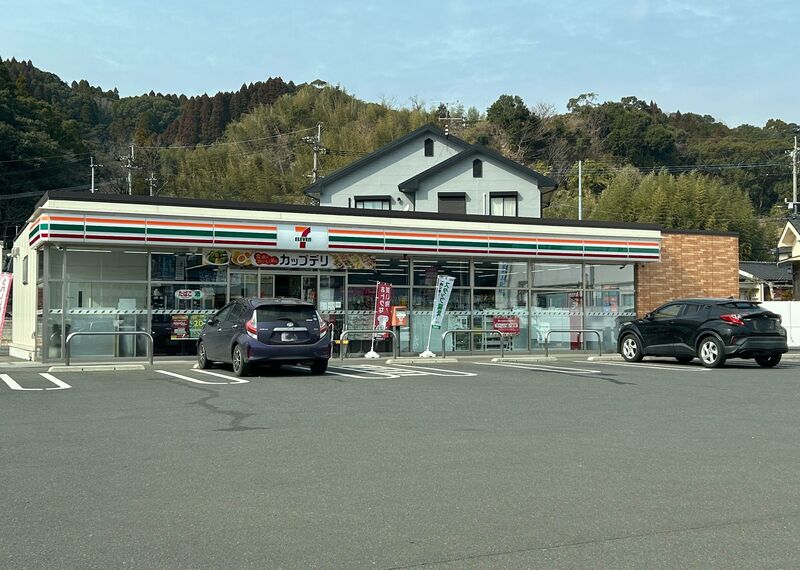 コンビニ　セブンイレブン隼人日当山店（コンビニ）まで439m