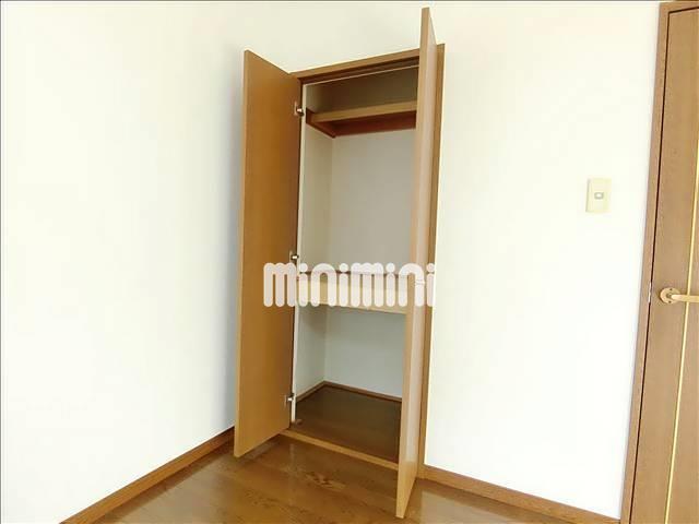 収納　３段に分かれた収納で用途に分けて荷物を整理できます。