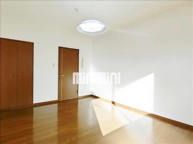 居室・リビング　８帖の洋室です。