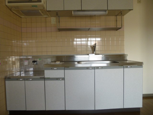 キッチン　他部屋の写真。現況優先。