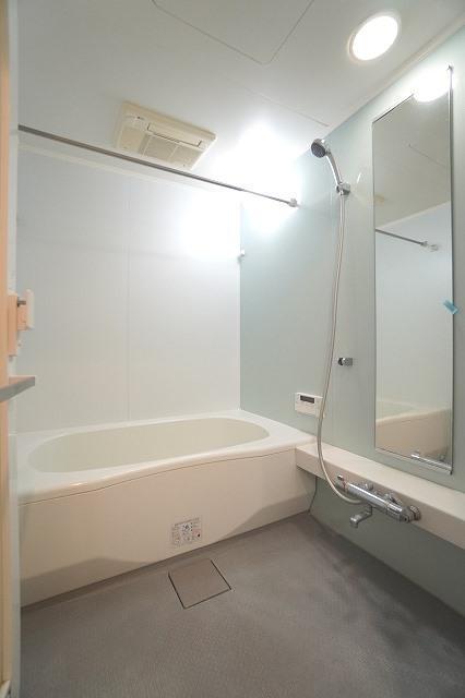 バス・シャワールーム　別部屋の写真です