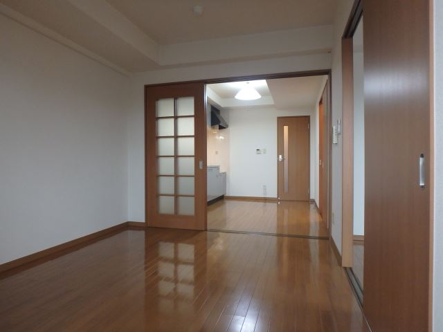 居室・リビング　引戸を開ければ１２帖のリビングとしても使えます。