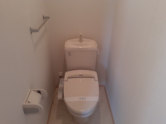 トイレ　温水洗浄暖房便座