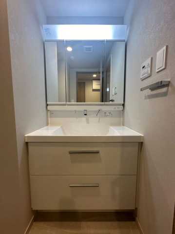 洗面設備　別部屋の参考写真になります。