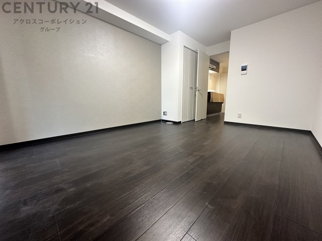 居室・リビング　床色が落ち着いた色合いで綺麗です♪