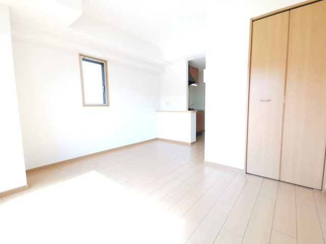 居室・リビング　別号室の画像です。ご参考下さい