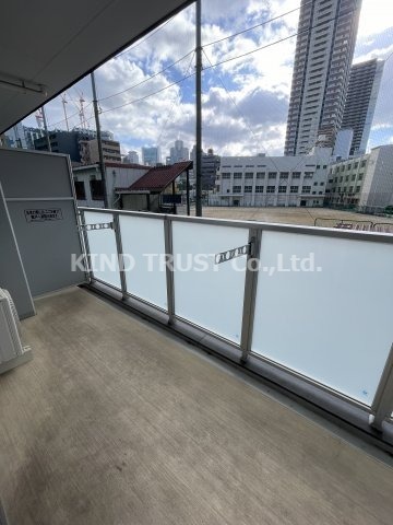 バルコニー　バルコニーからの眺めを楽しみながら食事をしませんか