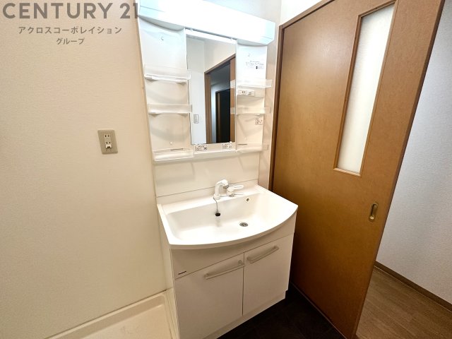 洗面設備　洗面所内に洗濯機置き場あり♪