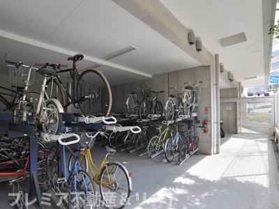 その他共有部分　屋根のある駐輪場です